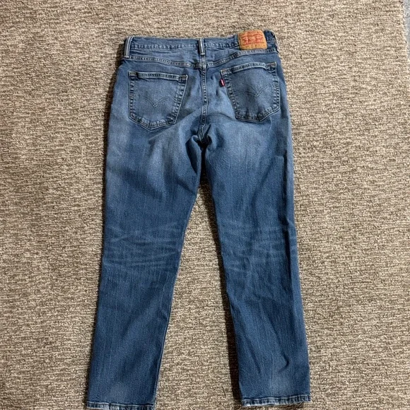 Classic Levis Blue Denim Jeans - Picture 4 of 5